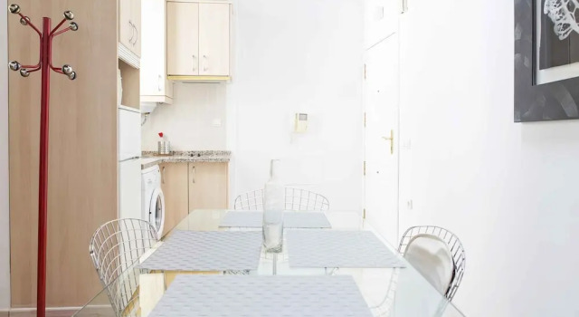 Suncity Loft Álamos, Забронировать Отель Малага - центр Малага, рядом с Музей Кармен Тиссен
