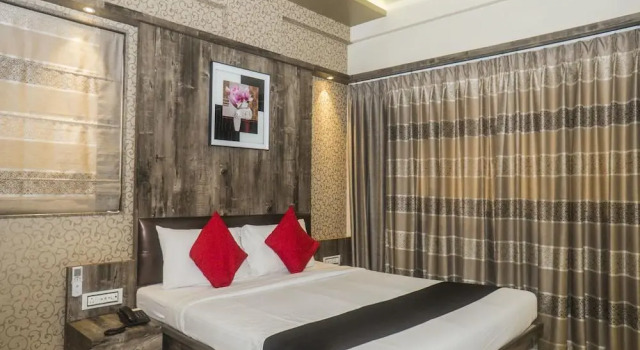 Capital O 661 Hotel Regal Inn