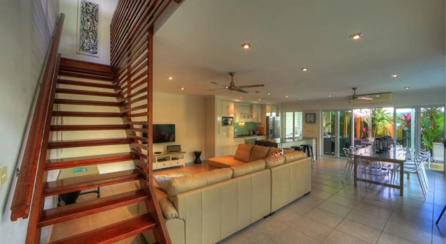 Deja Vu Palm Cove Private Heated Pool