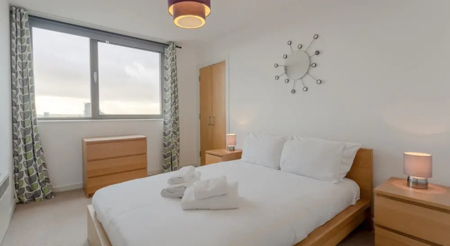 2 Bedroom Apartment in With Views in Shadwells