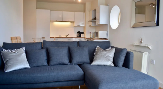 2 Bedroom Flat By The Canal, Забронировать Апартаменты/квартира Отели Дублина с парковкой, рядом с Стадион для собачьих бегов Шелбурн-парк, Парковка