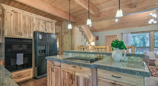Коттедж Duck Creek Village Cabin: Hike, Ski, & Bike