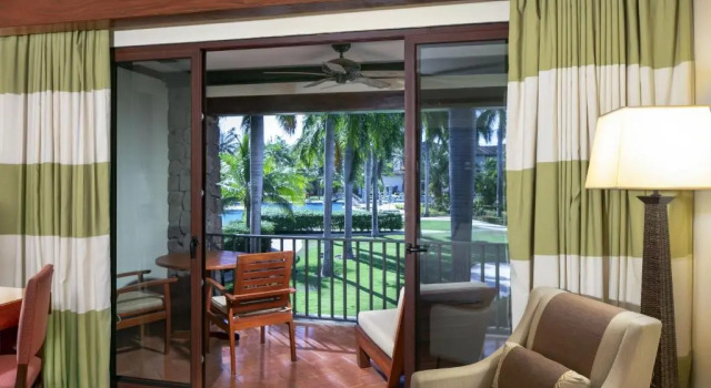 Двухместный номер Standard с балконом и с видом на бассейн JW Marriott Guanacaste Beach Resort