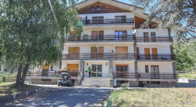 Nice Apartment in Saint Pierre With 1 Bedrooms and Wifi, Забронировать Апартаменты/квартира Отели Сен-Пьер с парковкой, Парковка