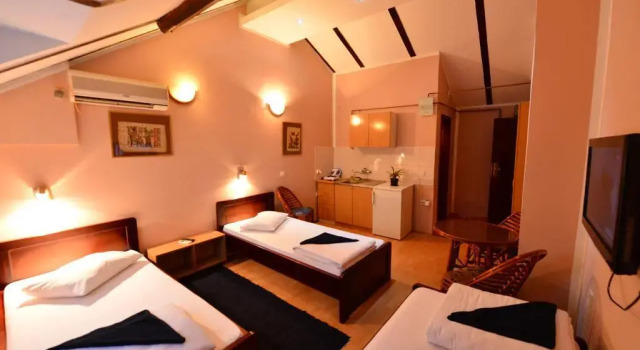 Apartments & Accommodation Stojic