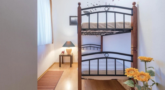 Stunning Home in Pula With Wifi and 2 Bedrooms, Rezervovat Hotel Hotely v Veli Vrh s parkováním, Parkování