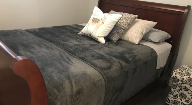 Esther's Place-Carleton Place Downtn Apt, Varaa Hotelli  