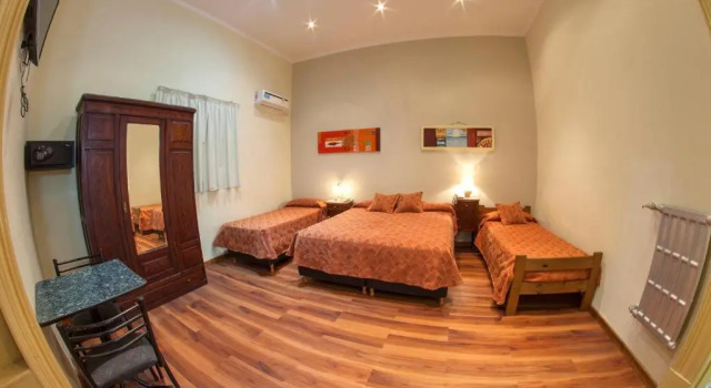 Четырёхместный номер Standard Hotel Reina