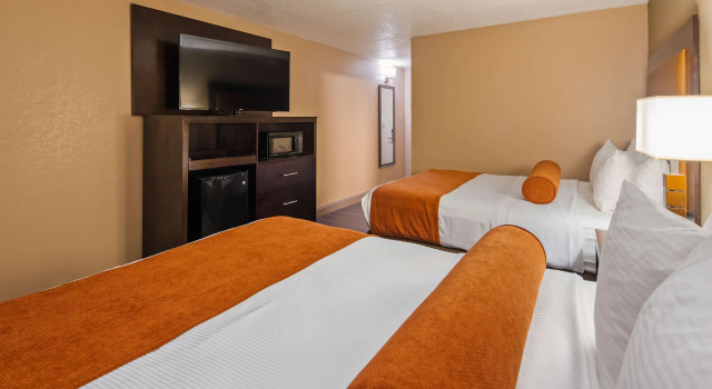 Четырёхместный номер Standard Best Western Crossroads of the Bluffs