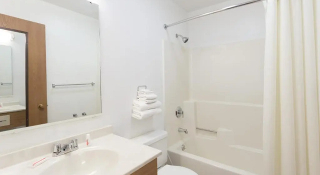 Четырёхместный номер Standard Super 8 by Wyndham Rock Falls Sterling Area
