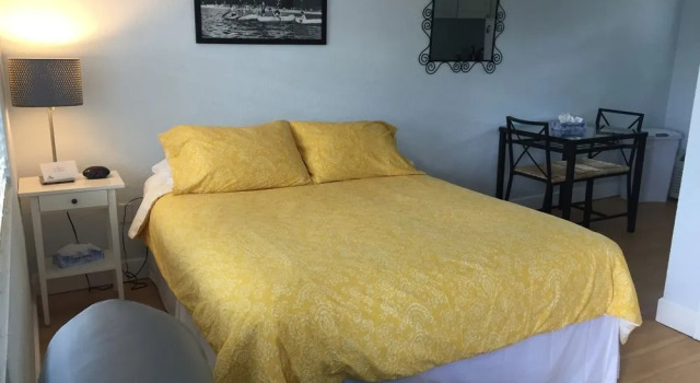 Coconut Inn, Book Hotel Pass-a-Grille Florida