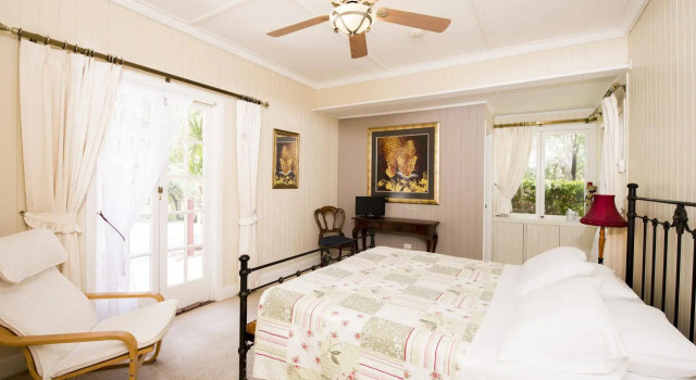 Hilltop on Tamborine, Prenota Bed & breakfast Hotel a Queensland con parcheggio, Parcheggio