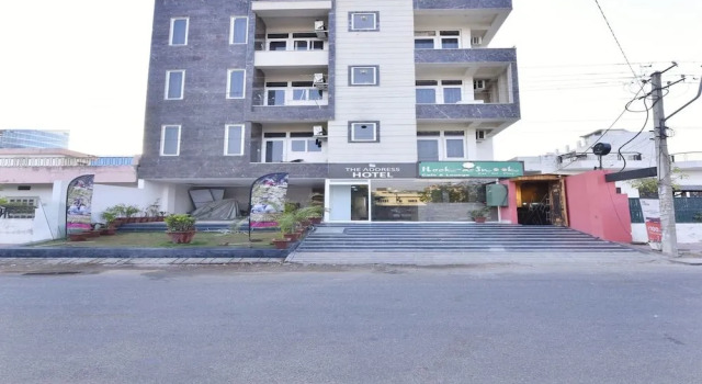 Collection O 12421 Hotel GT View, Забронировать Отель Отели штата Раджастхана с парковкой, Парковка