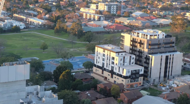 Апартаменты Deluxe Whitehorse Towers Self Service Apartment