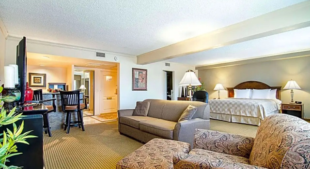 Люкс Clarion Inn Garden City