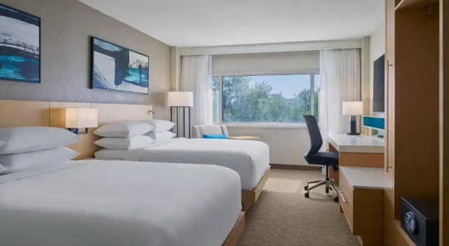 Четырёхместный номер Standard Delta Hotels by Marriott Little Rock West