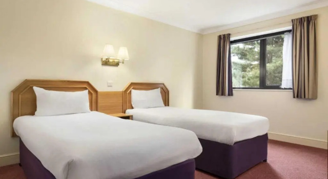 Двухместный номер для гостей с ограниченными возможностями Days Inn Stafford