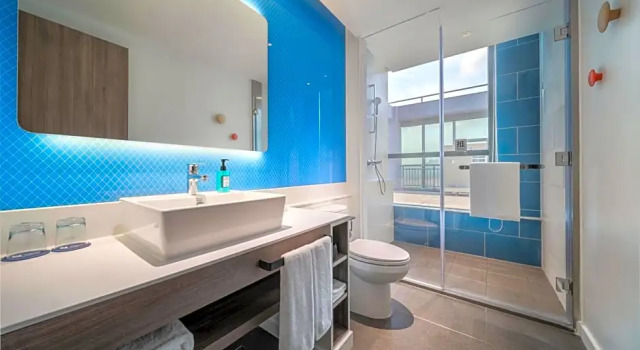 Люкс Standard Holiday Inn Express Zhuhai Gongbei by IHG