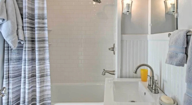 Коттедж с 4 комнатами Home w/ Patio, 2 Blocks to St. Lawrence River