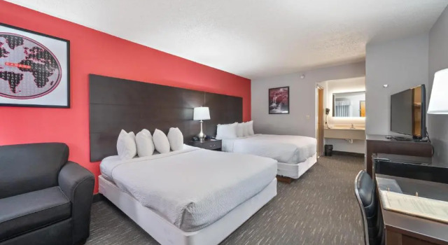 Четырёхместный номер Standard Ramada by Wyndham Sioux Falls Airport - Waterpark Resort & Event Center