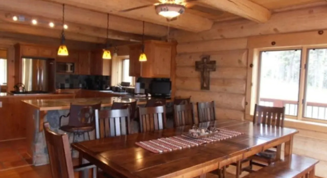 Кровать в общем номере с 6 комнатами Country Club Homes