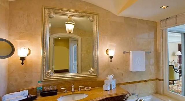 Клубный номер Standard с балконом The Leela Palace Bengaluru