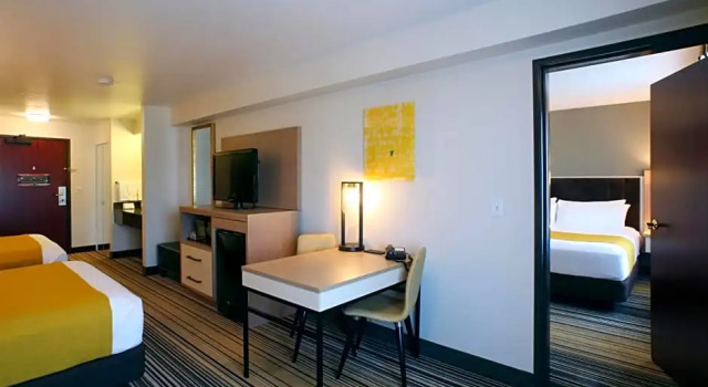 Семейный люкс Oxford Suites Spokane Valley