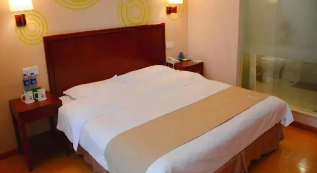 Номер Superior Отель GreenTree Inn BengBu HuaiHe Road Pedestrian Street Hotel