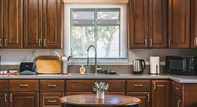 Коттедж Spacious Retreat w Large Kitchen Outdoor Patio