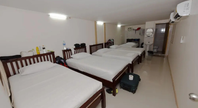 Кровать в общем номере B Place Guesthouse