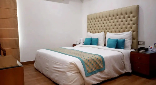 Двухместный номер Economy с балконом The Legend Inn - New Delhi
