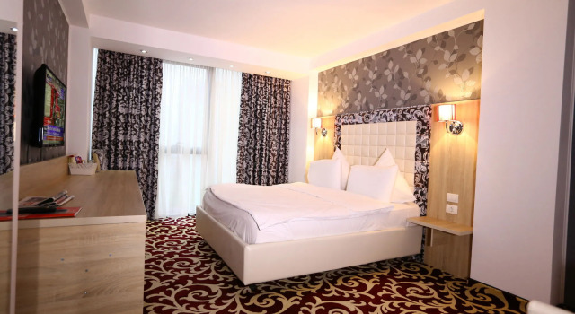 Hotel Articus, Varaa Hotelli Hotellit Dolj aamiaisella, Aamiainen