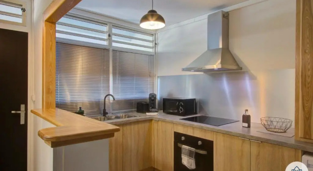 Апартаменты T2 - Black & Wood*** - 45m² - 5min du centre-ville et 10min de l'aéroport