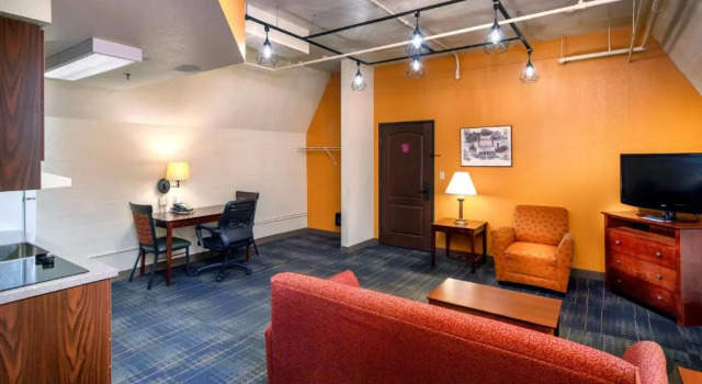 Двухместный люкс c 1 комнатой The Suites Hotel at Waterfront Plaza