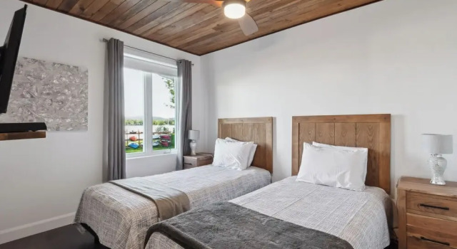 Шале Deluxe  Chalets et Gîte au bord au bord du Lac Kénogami