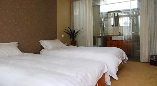 Li Jiang Ya Yue Hostel, Забронировать Хостел Лицзян Юньнань, рядом с Улица Сквер-стрит Древнего города Даянь