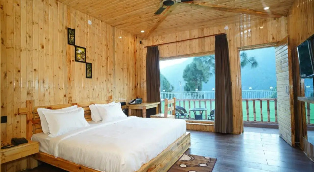 Hamilton palace, Book Hotel Hotels & Accommodations in Jaiharikhal, Hotel