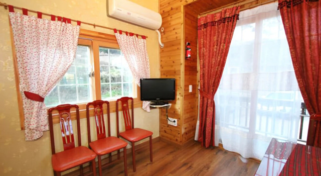 Liun Cabin, Boek Hotel Hotels in Gangwon-Do met parkeren, Parkeren