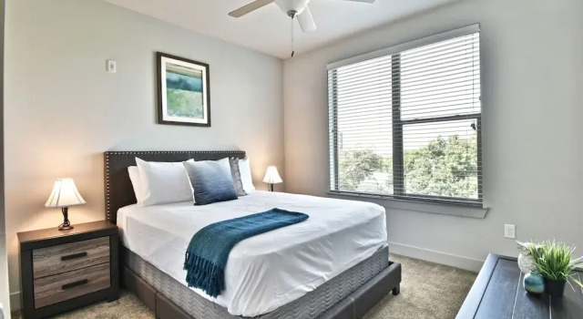 Corporate Suites at Knox Henderson Dallas, Забронировать Отель Даллас Dallas - Fort Worth Metropolitan Area, рядом с Pocket Sandwich Theater