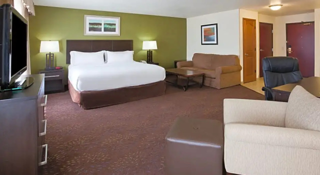 Люкс Deluxe Holiday Inn Express & Suites Aberdeen by IHG