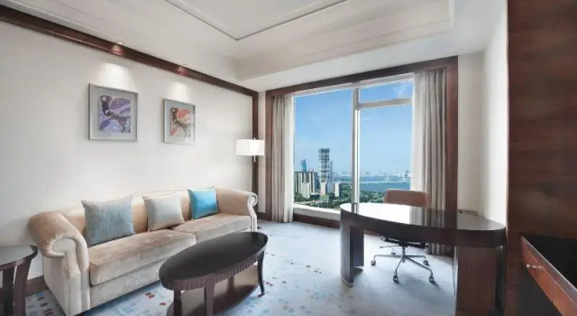 Люкс с видом на канал Crowne Plaza Nanchang Riverside by IHG