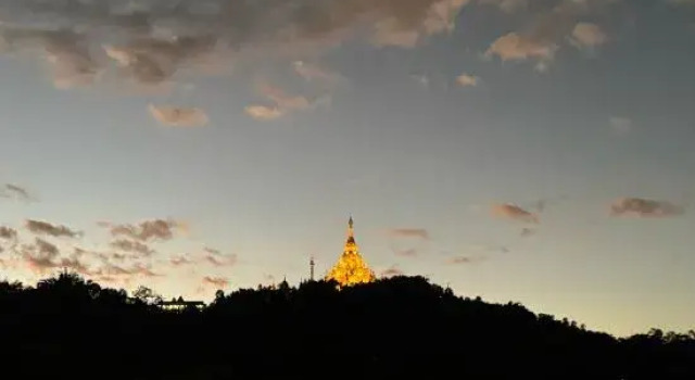 Люкс с 4 комнатами Mangshi Quaner Homestay (Meng Huan Shwedagon Pagoda)