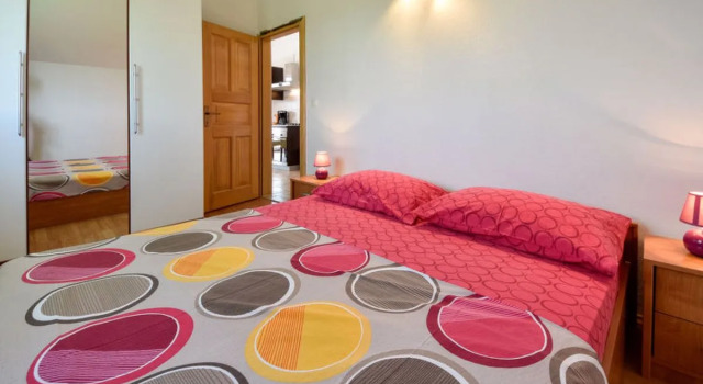 Apartment Milin Murter/Jezera 33994, Забронировать Апартаменты/квартира Отели Шибенско-Книнская жупания с парковкой, Парковка