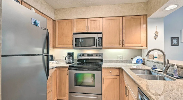 Апартаменты Lakefront Myrtle Beach Condo w/ Shared Pools!