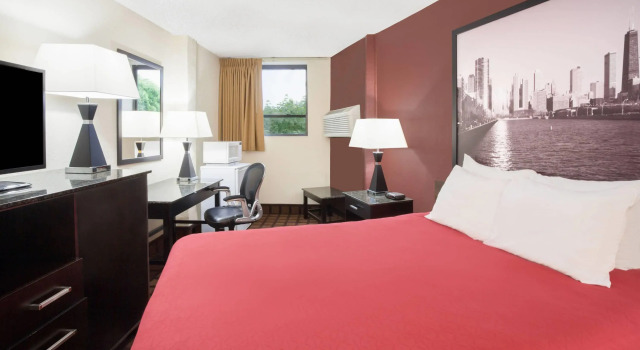 Super 8 by Wyndham Chicago IL