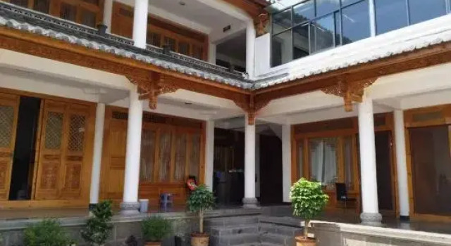 Peng Linju, Book Hotel Dali Yunnan