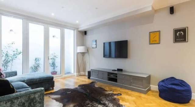 4-bed House With a Garden Fulham, Забронировать Дом для отпуска Коттеджи Лондона, рядом с Городской музей полиции, Коттедж