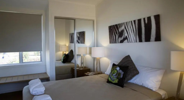 Savannah Cabins, Taronga Western Plains Zoo, Book Hotel Dubbo Central West NSW