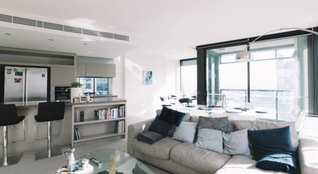 Experience Waterfront Luxury with Views, Забронировать Отель Бизнес-отели Мельбурна, рядом с Пристань для яхт «Е», 4* 5*