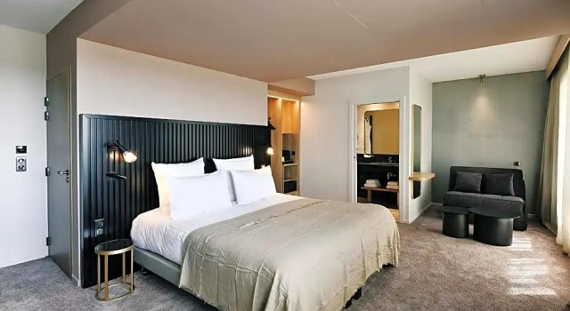 Трёхместный полулюкс Golden Tulip Reims Bezannes